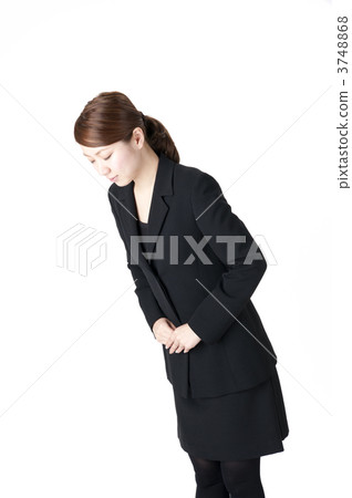 Women bowing Women bowing 3748868