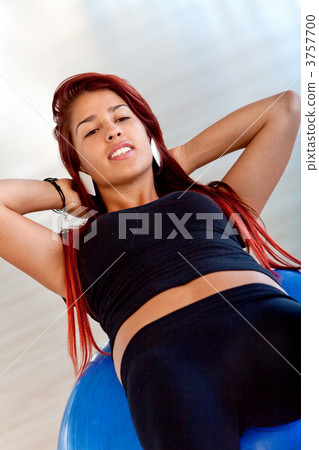 Woman doing abs 3757700