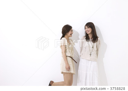 嬉鬧的女人 嬉鬧的女人 3758828