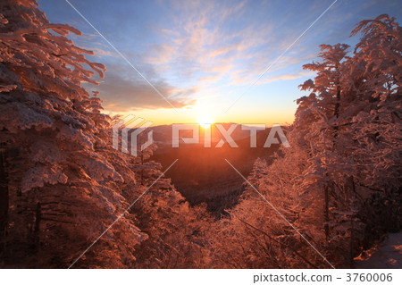 一座雪山的黎明 一座雪山的黎明 3760006