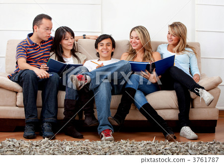 Group of students 3761787