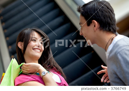 Couple at a shopping center 3766749