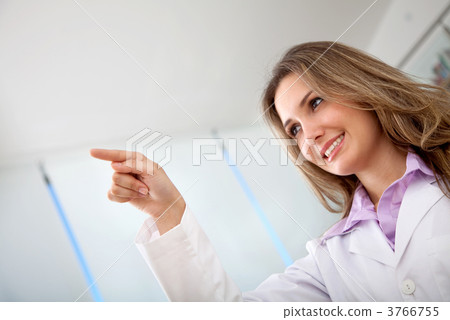 Female doctor pointing 3766755