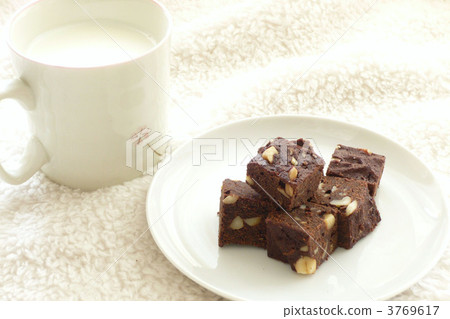 布朗尼和熱牛奶 布朗尼和熱牛奶 3769617
