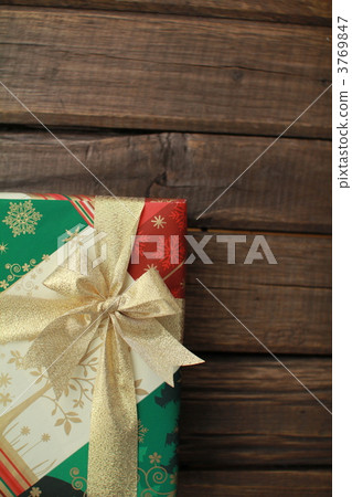 聖誕禮物搭配金色緞帶聖誕色彩包裝 聖誕禮物搭配金色緞帶聖誕色彩包裝 3769847