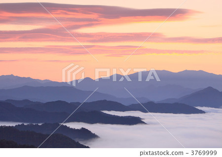 Dawn of the Unkai Kii Mountains 3769999