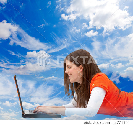 Woman with a computer Woman with a computer 3771361