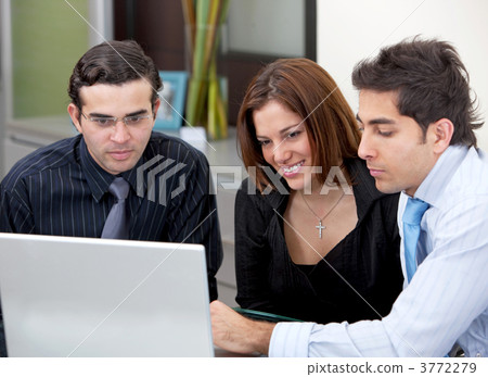 Business group with computer 3772279
