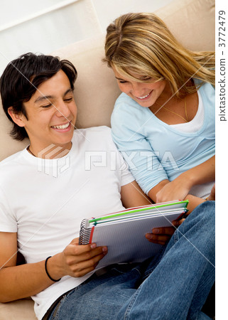 happy couple 3772479