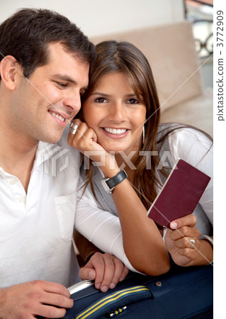 Happy couple 3772909