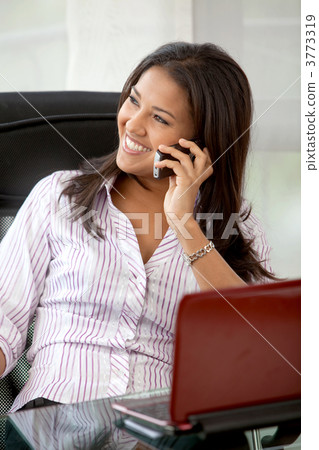 Business woman on the phone Business woman on the phone 3773319