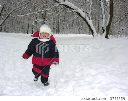 run boy in winter wood 3773359