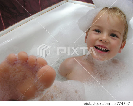 boy in bath with leg 3774267