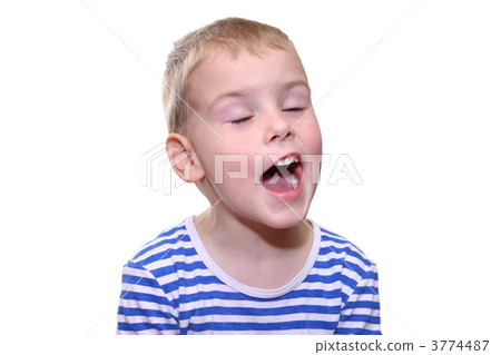 child singing 3774487