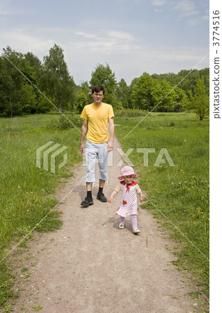 father with baby in park 3774516