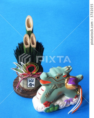 龍 新年的聖誕樹裝飾 屬龍 3781035
