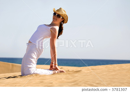 girl exercising at the beach 3781307