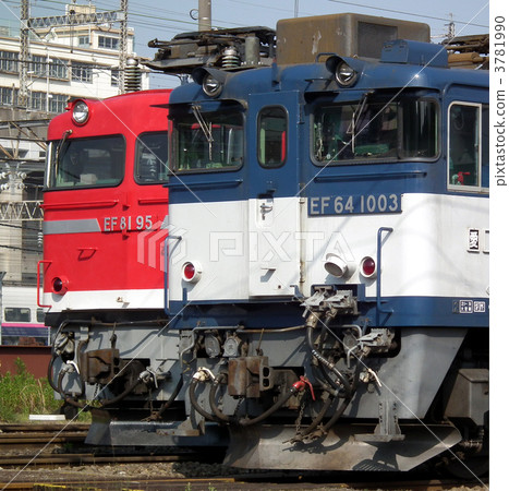 Electric Locomotive EF 64 + EF 81 Tabata Operator 3781990