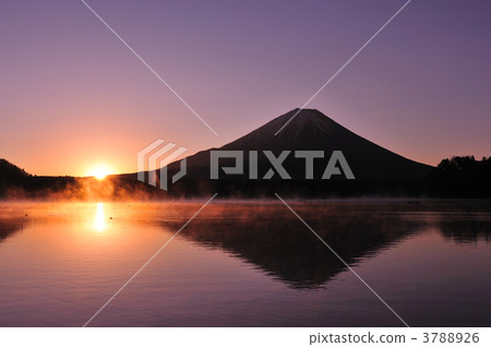 Sunrise from Lake Shoin 2011-2 3788926
