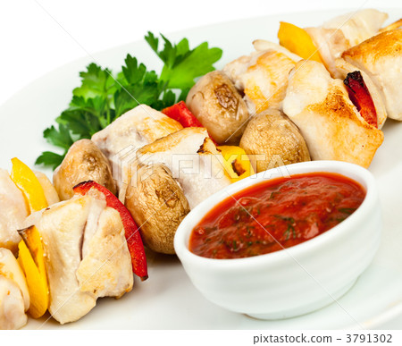 Fried pieces of a hen with sauce 3791302