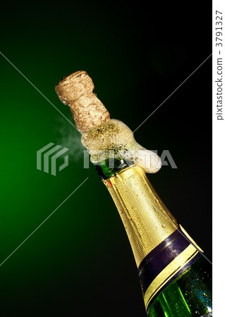 opening champagne bottle 3791327