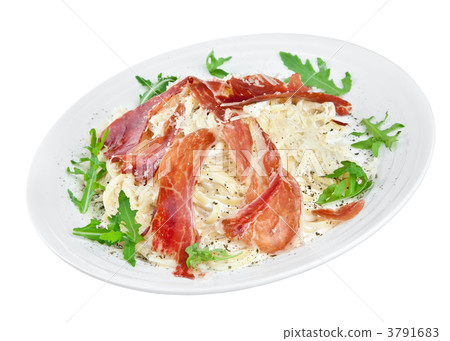 Appetizing noodles with bacon and cheese 3791683