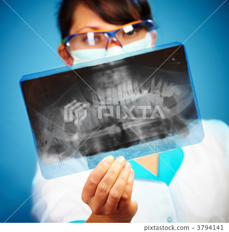Doctor with xray 3794141