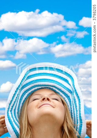 woman with a hat outdoors 3798205