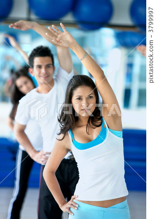 Group of people at the gym 3799997