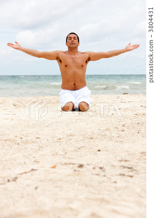 Man doing yoga 3804431