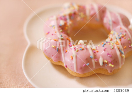 Strawberry donut 3805089