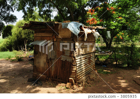 Tanzania street vendor 3805935