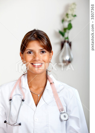 female doctor 3807368