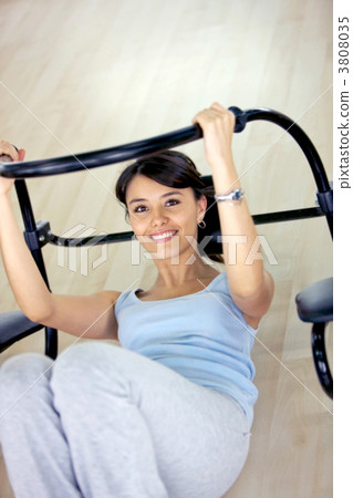 Woman exercising her abs Woman exercising her abs 3808035