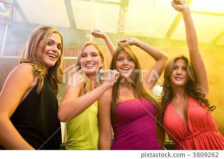 Girls night out 3809262