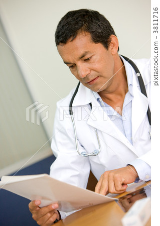 male doctor 3811716