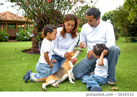 family at home 3816552