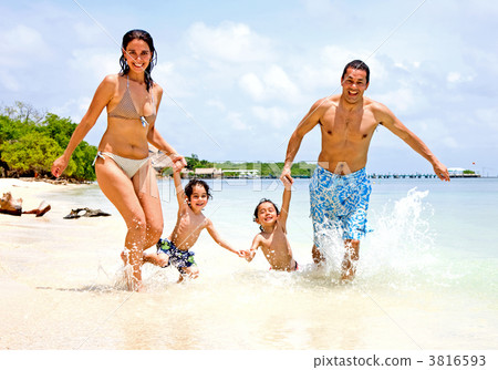happy family on vacation 3816593