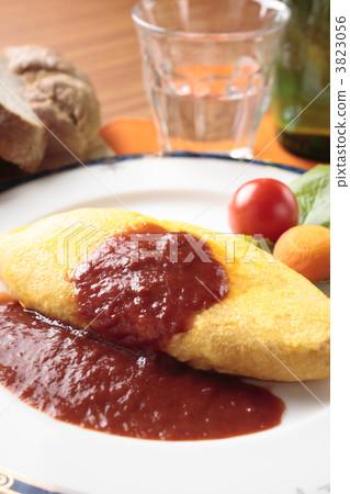 Sparkle of omelet and sauce 3823056