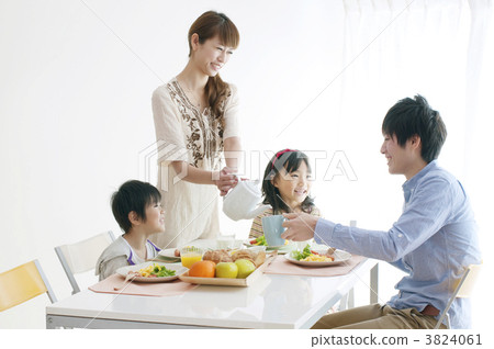 Breakfast of 4 people family breakfast 3824061