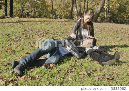 Young couple 3833062