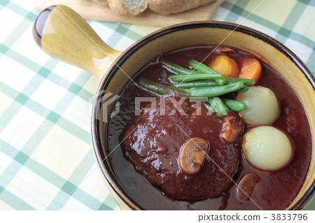 Hamburger stewed down overlooking 3833796