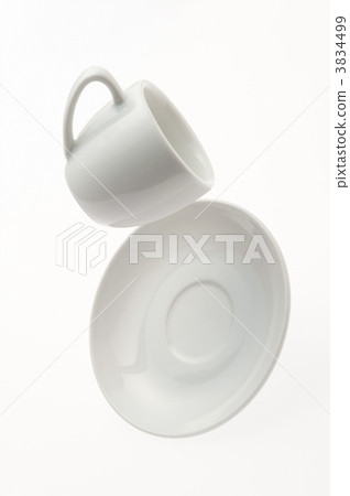 落下的杯子和碟子 3834499