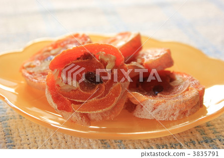 A persimmon roll A persimmon roll 3835791