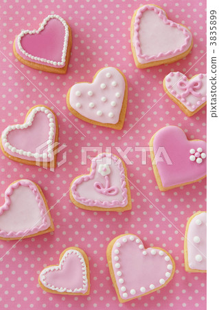 Pink heart cookie 3835899