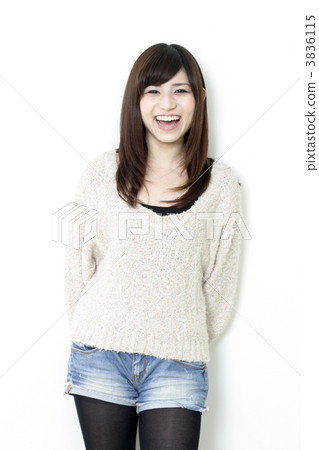 一個女人帶著微笑 3836115