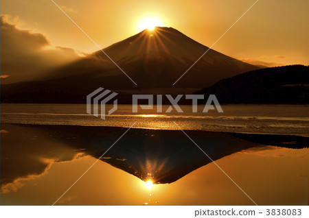 Lake Yamanaka February Diamond Fuji 3838083