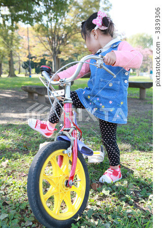 Bicycle for the first time 3839306