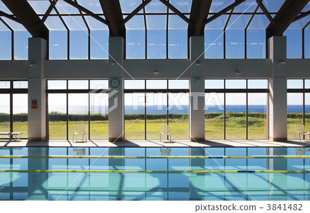 Indoor swimming pool with glass facing the sea 3841482