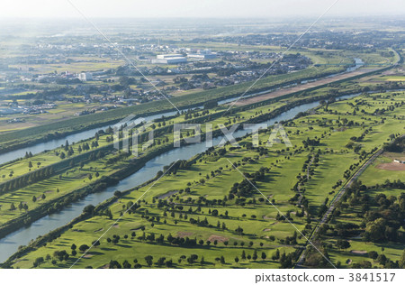 它面向從埼玉縣上空的天空平行的Iruma河和Arakawa河 3841517